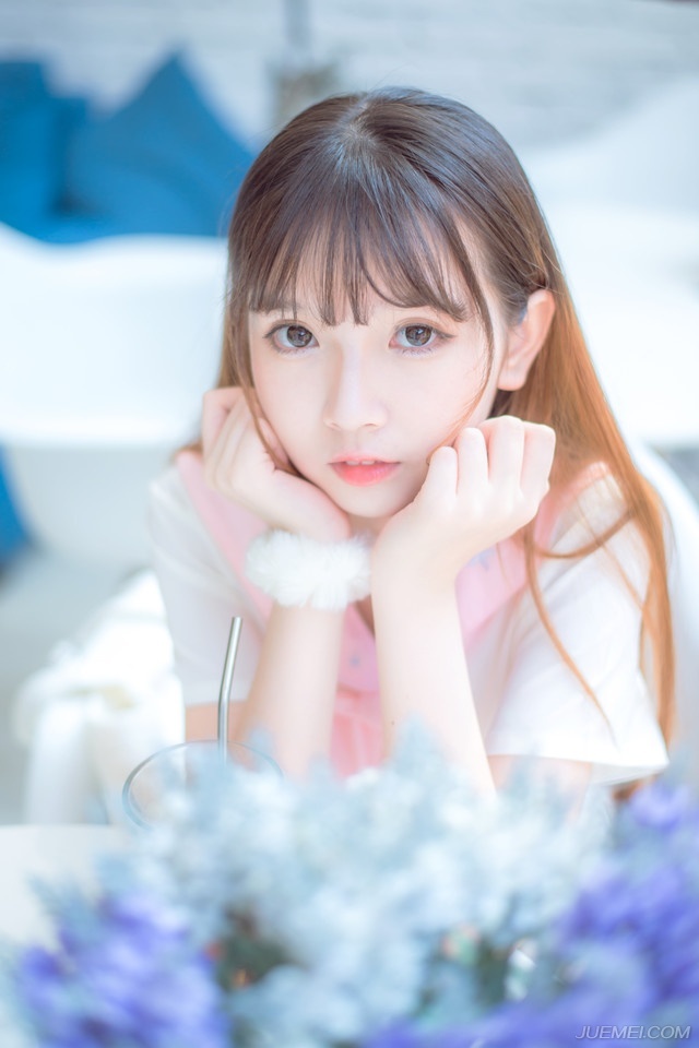 “这个没问题。”庞统微微舒了口气，幸好，吕征没有像他姐姐那样无法无天，要不然，庞统等人还真得头疼了。